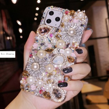 Handmade Crystal Phone Case for iPhone 14 15 Plus Pro Max Case Glitter Bling Pearl Charms Phone Cover Luxury Crystal Rhinestone